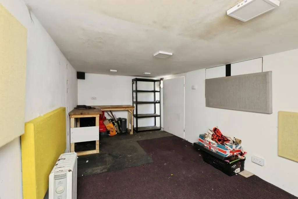 Sheffield, South Yorkshire, S12 2JF - Online Auctions
