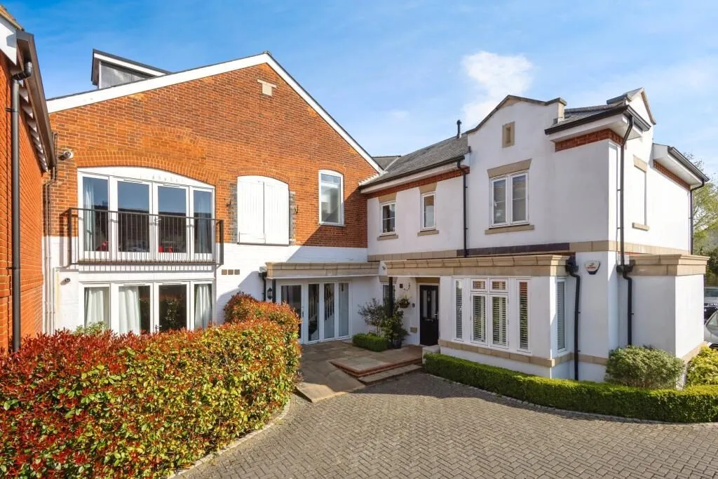 Newark Lane, Ripley, Woking, Surrey, GU23 6BS - Online Auctions