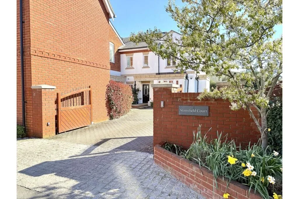 Newark Lane, Ripley, Woking, Surrey, GU23 6BS - Online Auctions