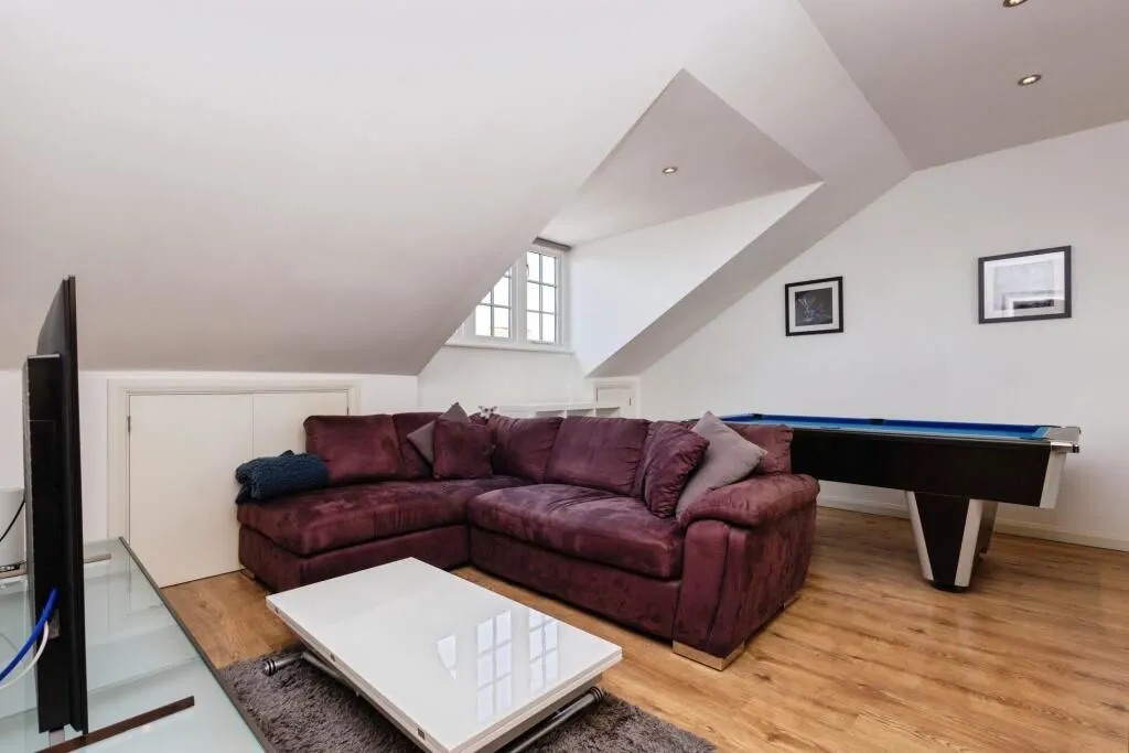 Newark Lane, Ripley, Woking, Surrey, GU23 6BS - Online Auctions