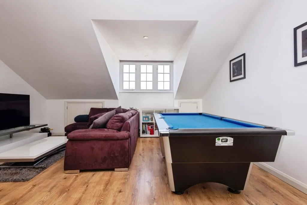Newark Lane, Ripley, Woking, Surrey, GU23 6BS - Online Auctions