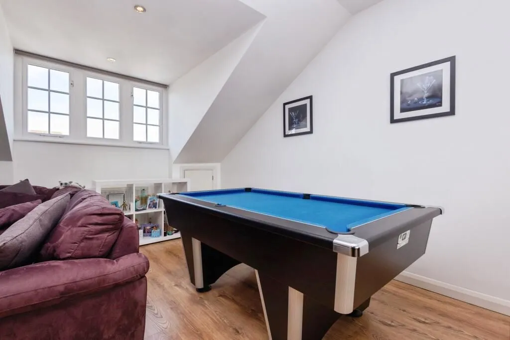 Newark Lane, Ripley, Woking, Surrey, GU23 6BS - Online Auctions