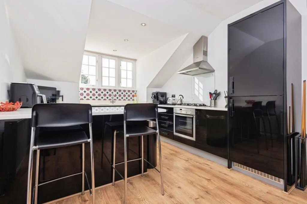 Newark Lane, Ripley, Woking, Surrey, GU23 6BS - Online Auctions
