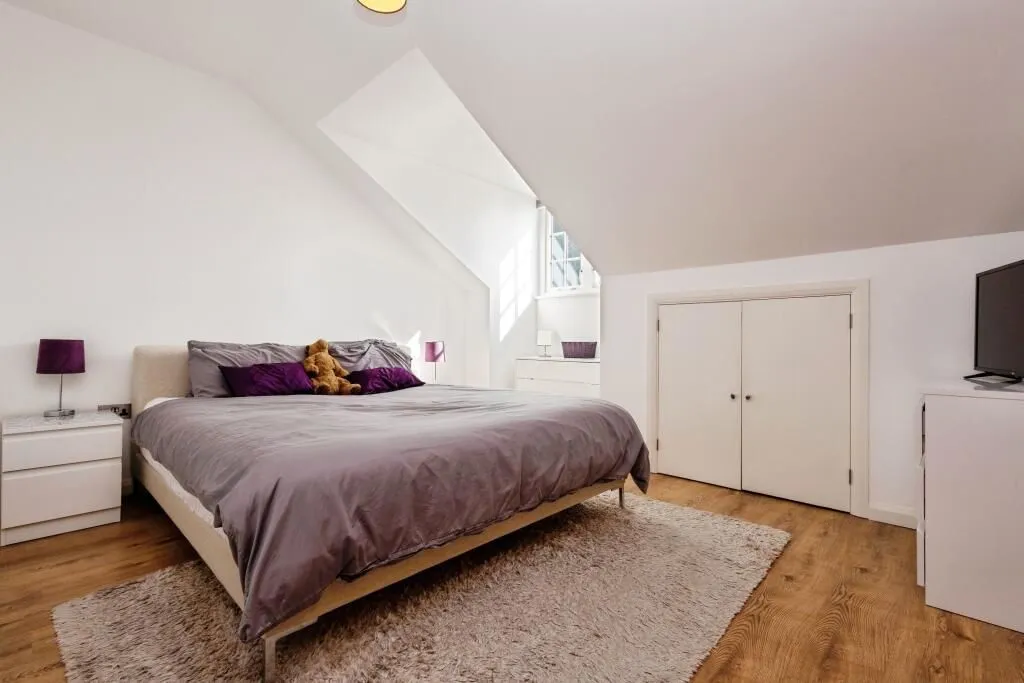 Newark Lane, Ripley, Woking, Surrey, GU23 6BS - Online Auctions