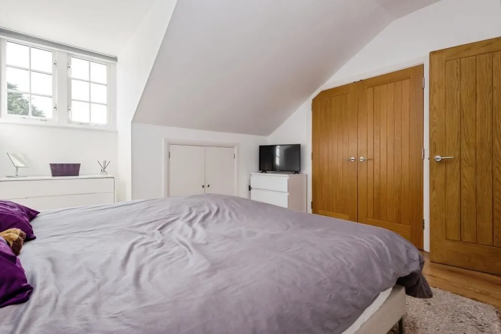 Newark Lane, Ripley, Woking, Surrey, GU23 6BS - Online Auctions