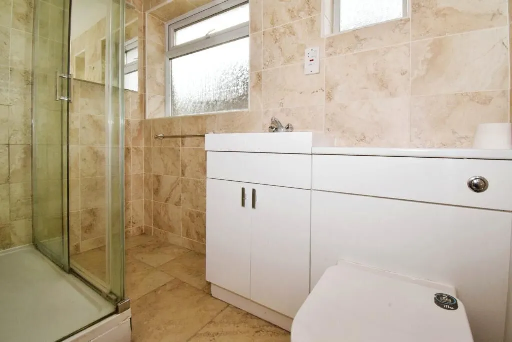 Fleckney, Leicester, Leicestershire, LE8 8BH - Online Auctions