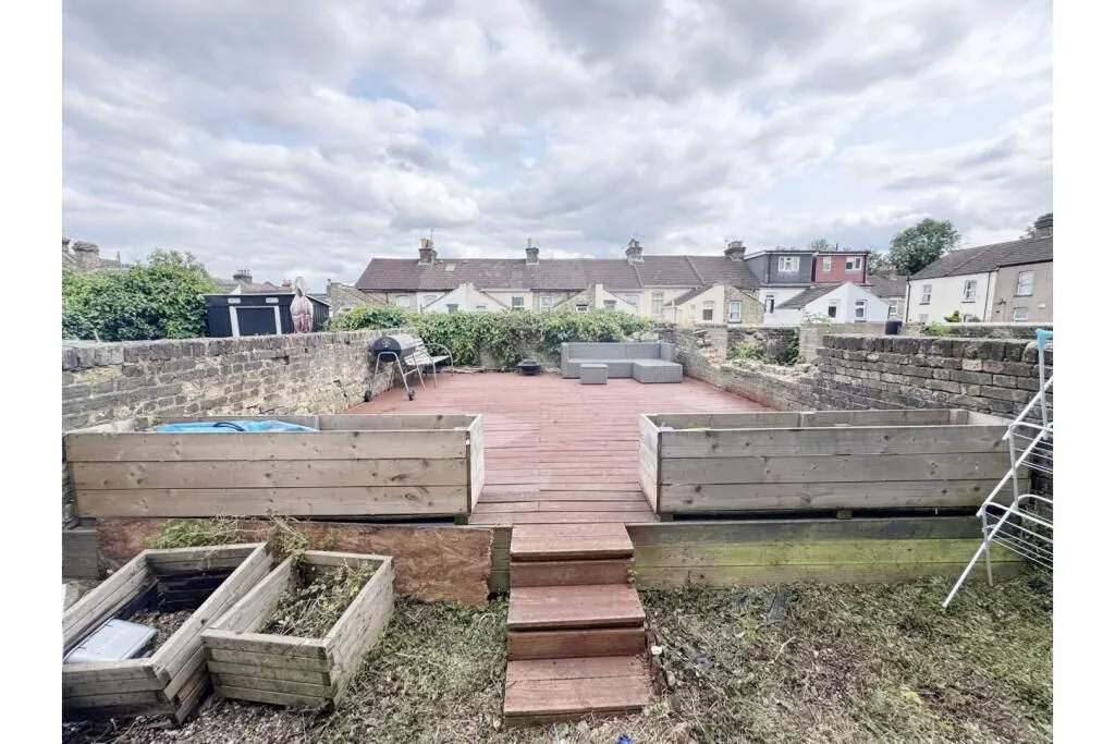 Strood, Rochester, Kent, ME2 4DF - Online Auctions