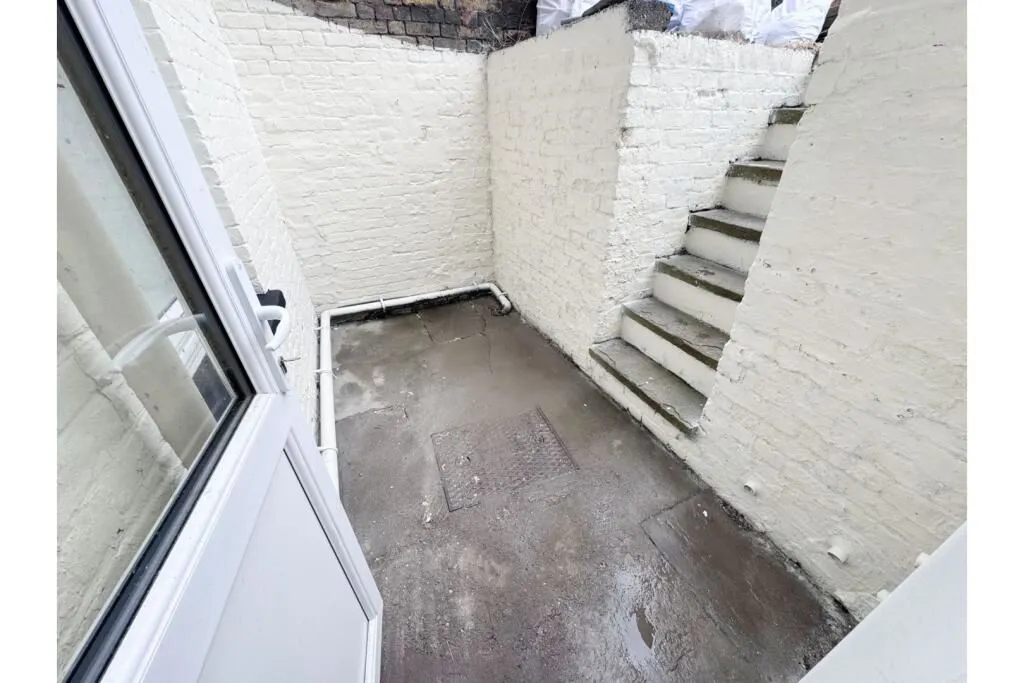 Strood, Rochester, Kent, ME2 4DF - Online Auctions