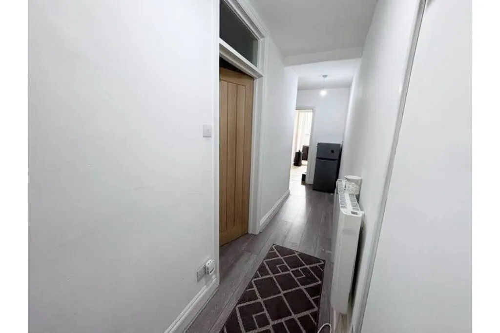 Strood, Rochester, Kent, ME2 4DF - Online Auctions