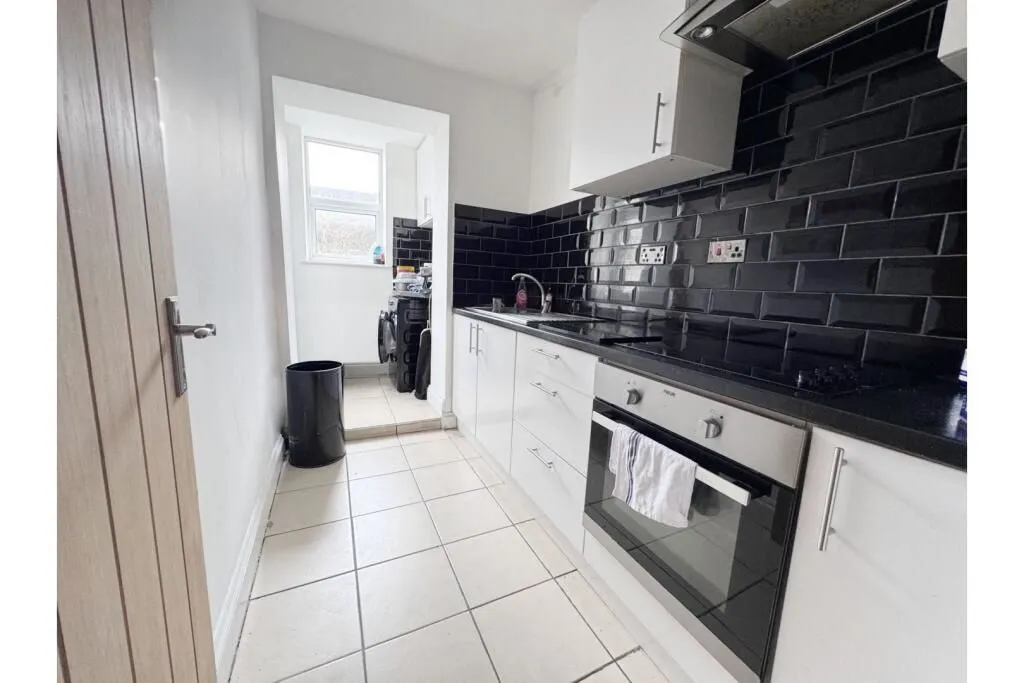 Strood, Rochester, Kent, ME2 4DF - Online Auctions