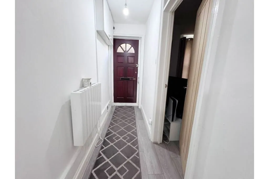 Strood, Rochester, Kent, ME2 4DF - Online Auctions