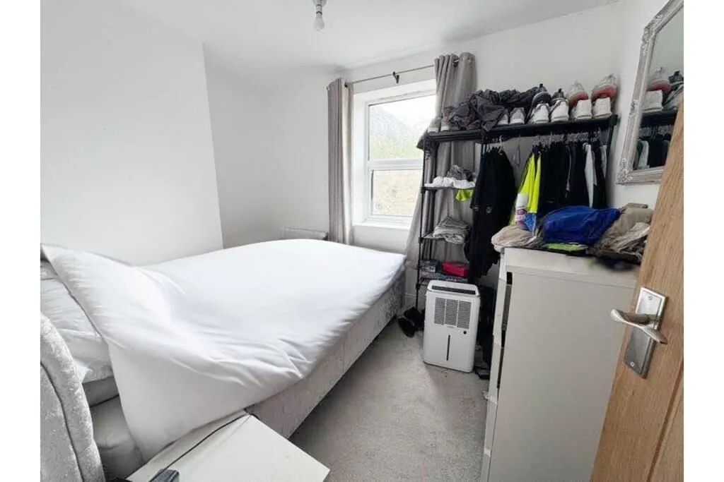 Strood, Rochester, Kent, ME2 4DF - Online Auctions
