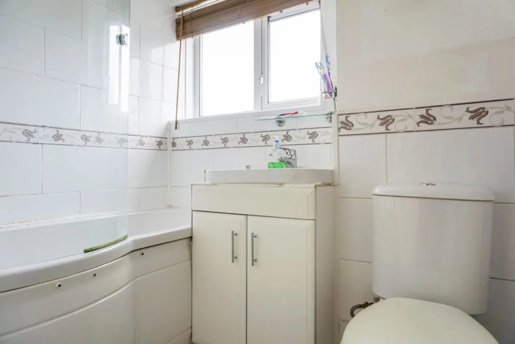 27 Bucknall Crescent, Birmingham, West Midlands, B32 4AW - Online Auctions