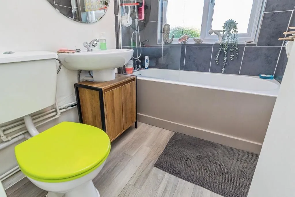 Toddington, Dunstable, Bedfordshire, LU5 6DE - Online Auctions