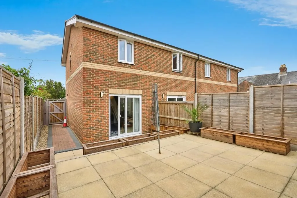 Newport, Isle Of Wight, PO30 2AN - Online Auctions