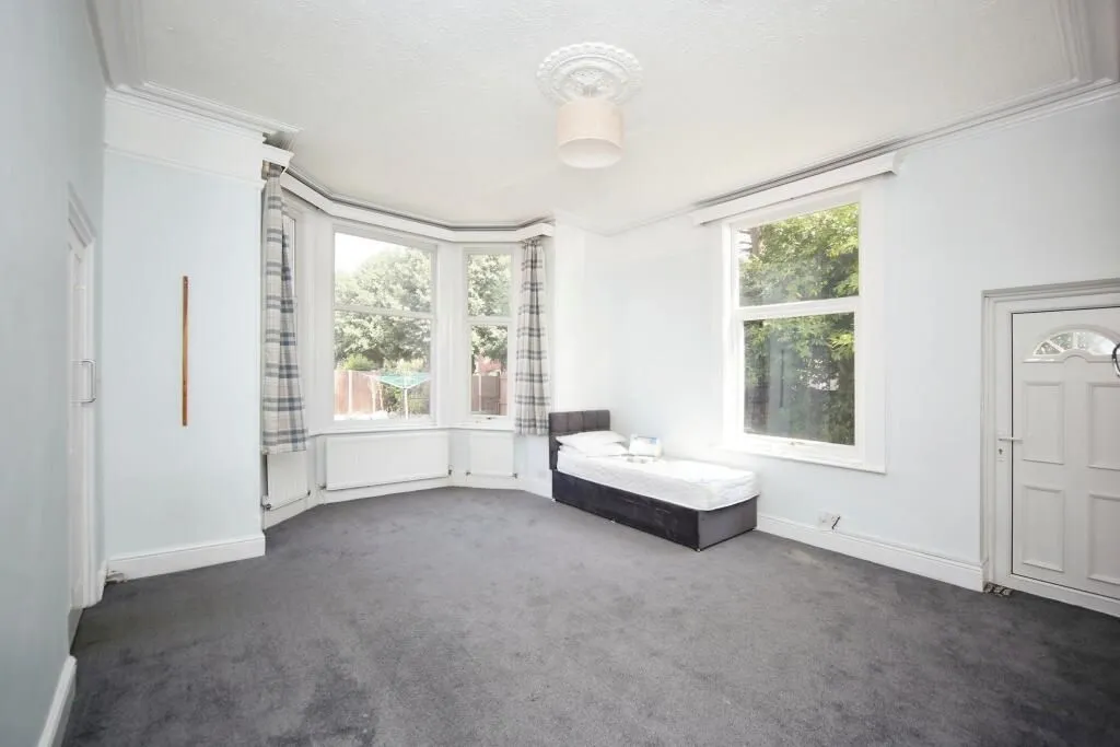 27 Birmingham Road, Kidderminster, Worcestershire, DY10 2BX - Online Auctions