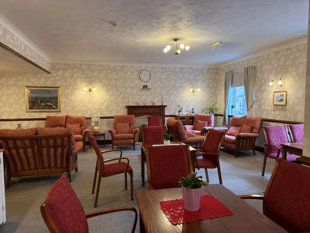 Pembroke Court, 397 High Street, Chatham, Kent, ME4 4PG - Online Properties