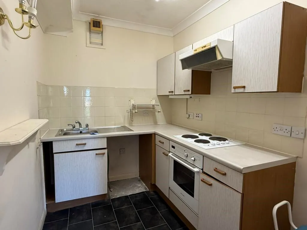 Pembroke Court, 397 High Street, Chatham, Kent, ME4 4PG - Online Properties