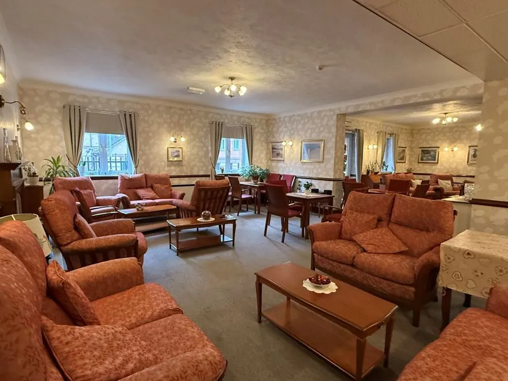 Pembroke Court, 397 High Street, Chatham, Kent, ME4 4PG - Online Properties