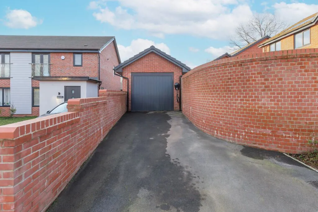 Preston, Lancashire, PR1 5BJ - Online Properties