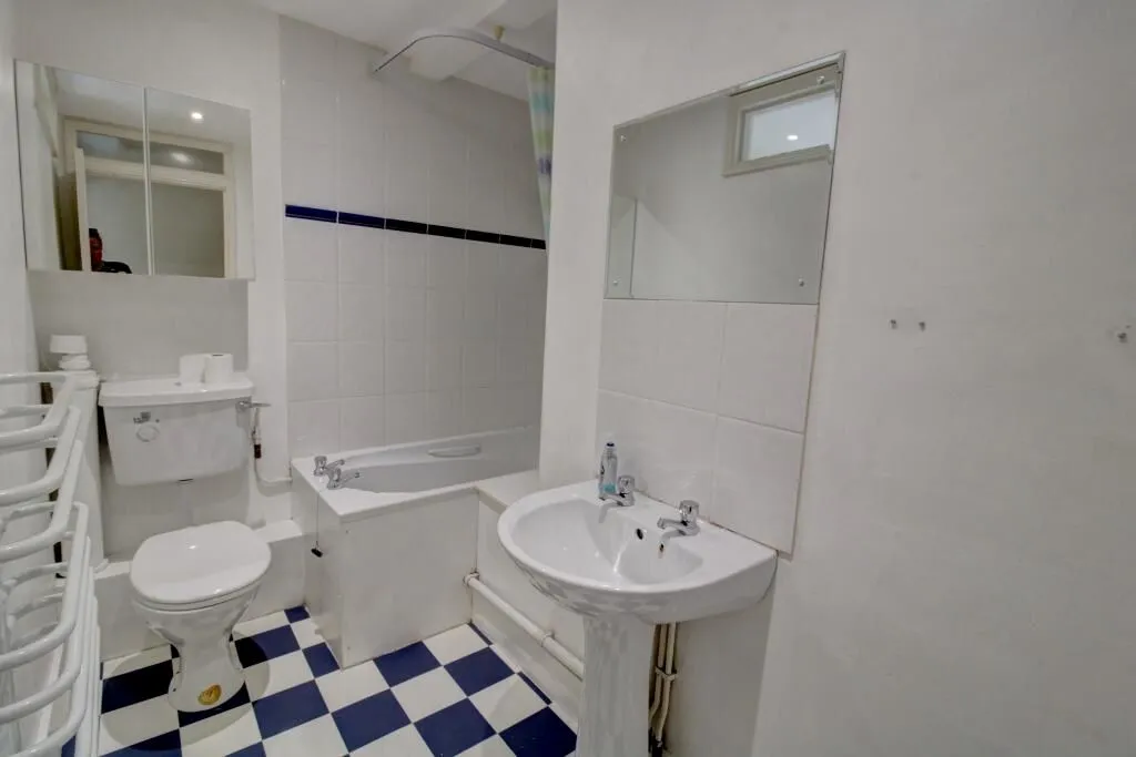 Forest Row, East Sussex, RH18 5AY - Online Properties