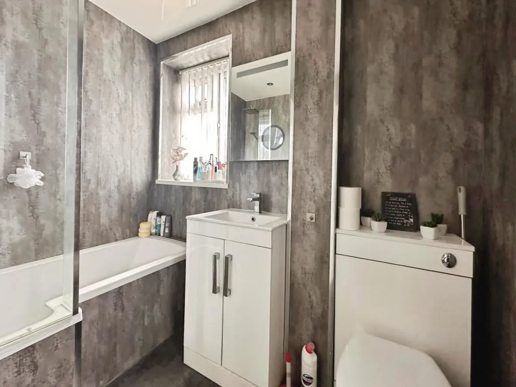 Morley, Leeds, West Yorkshire, LS27 8SP - Online Properties