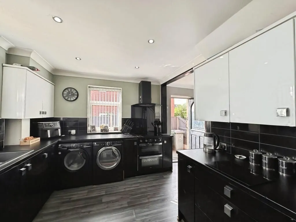 Morley, Leeds, West Yorkshire, LS27 8SP - Online Properties