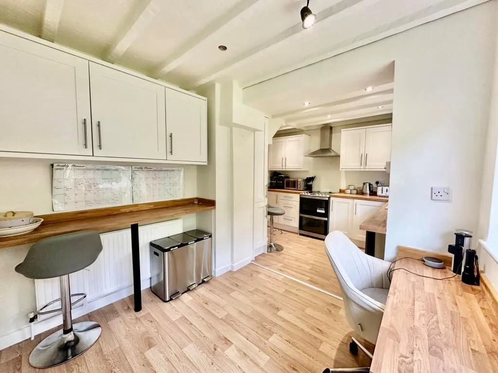 Calver, Hope Valley, Derbyshire, S32 3XW - Online Properties