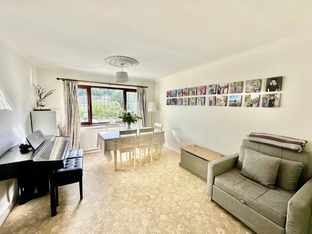 Calver, Hope Valley, Derbyshire, S32 3XW - Online Properties