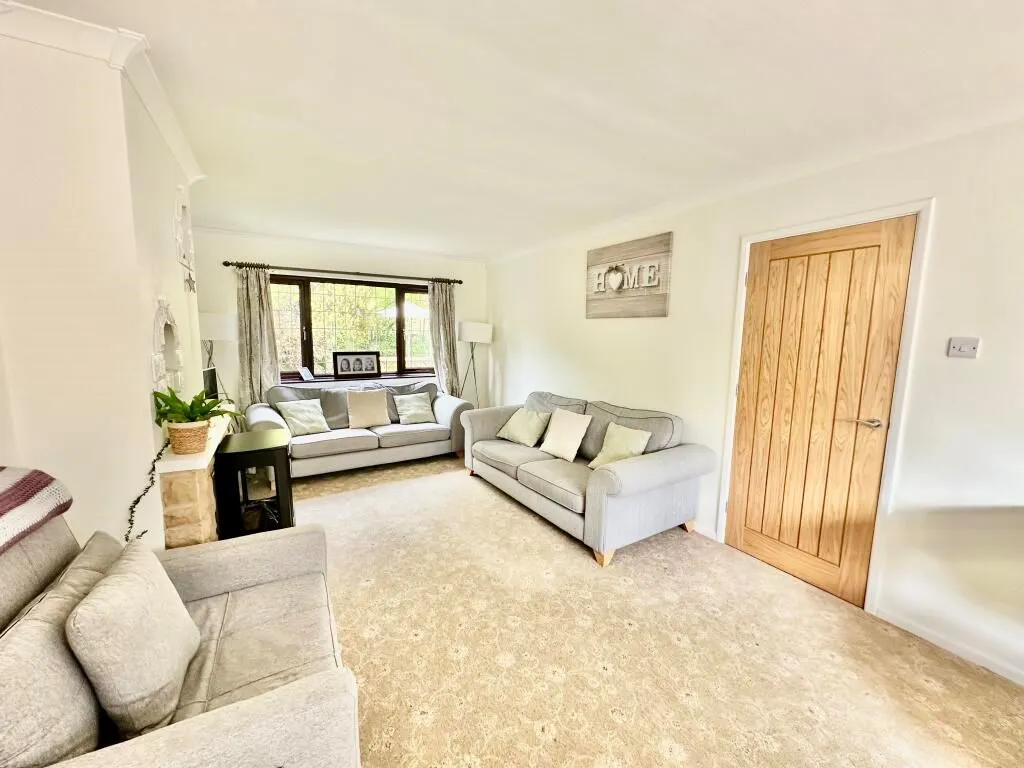 Calver, Hope Valley, Derbyshire, S32 3XW - Online Properties