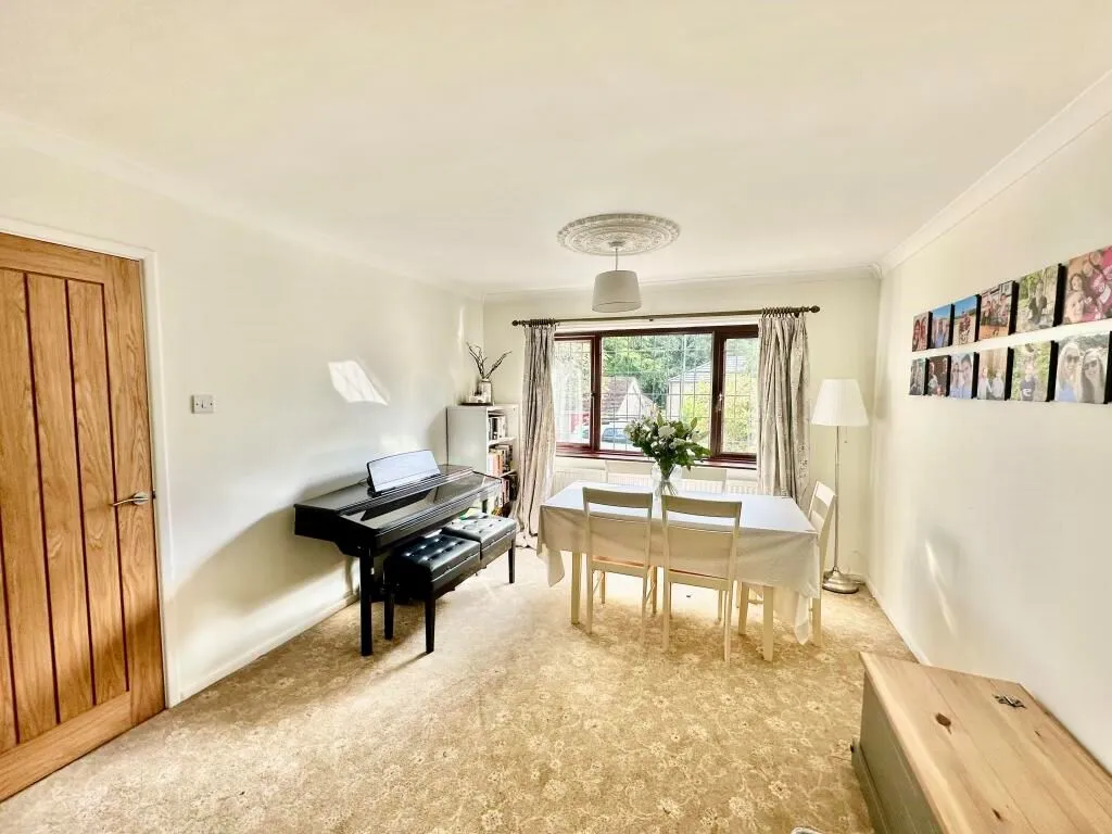 Calver, Hope Valley, Derbyshire, S32 3XW - Online Properties