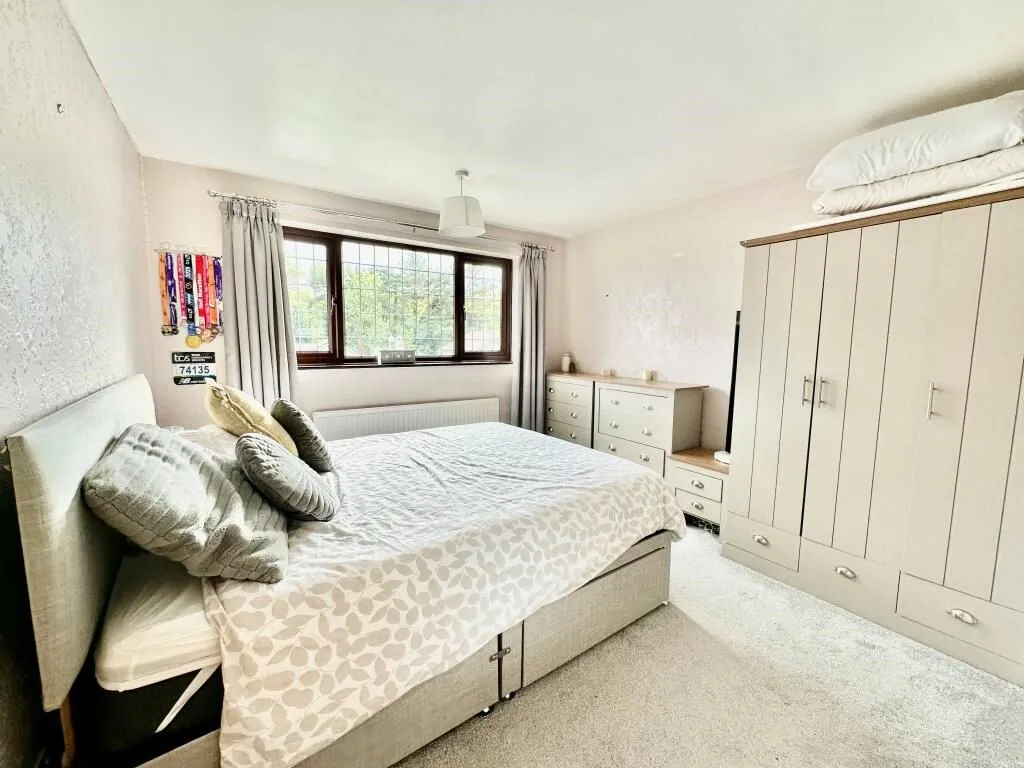 Calver, Hope Valley, Derbyshire, S32 3XW - Online Properties