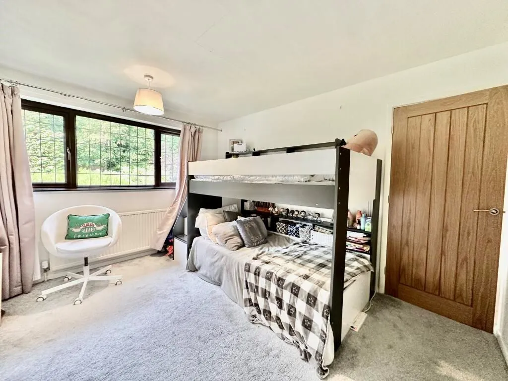 Calver, Hope Valley, Derbyshire, S32 3XW - Online Properties