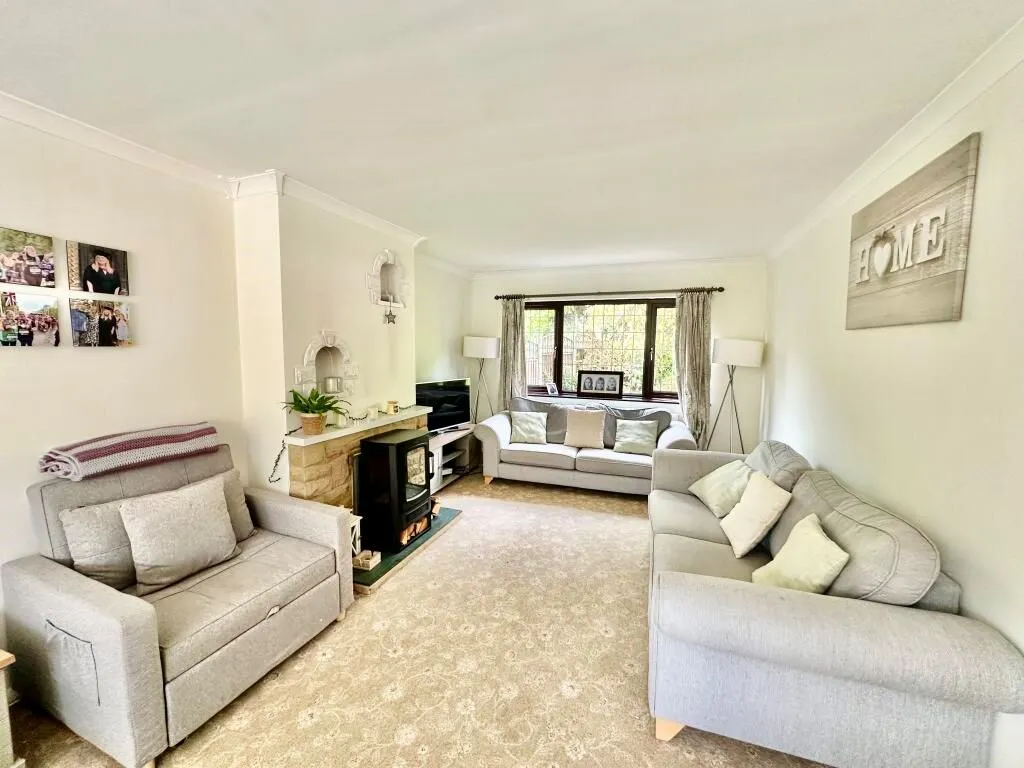 Calver, Hope Valley, Derbyshire, S32 3XW - Online Properties