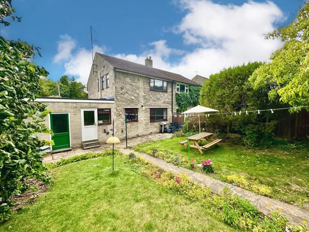 Calver, Hope Valley, Derbyshire, S32 3XW - Online Properties