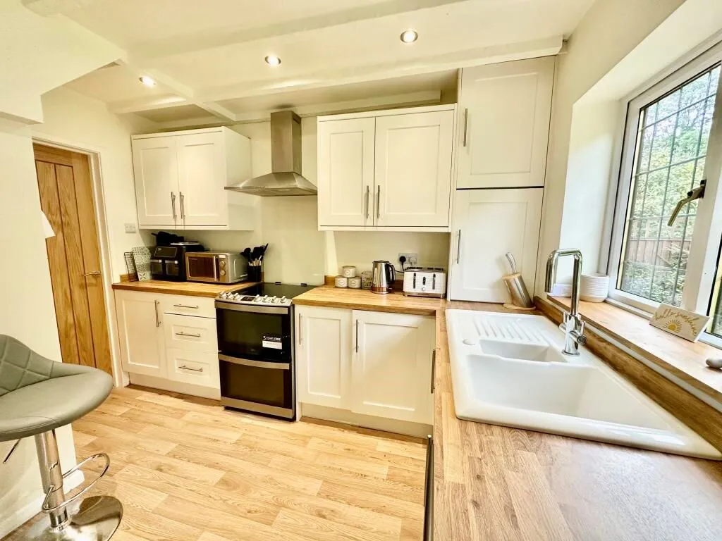 Calver, Hope Valley, Derbyshire, S32 3XW - Online Properties