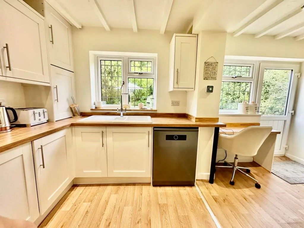 Calver, Hope Valley, Derbyshire, S32 3XW - Online Properties