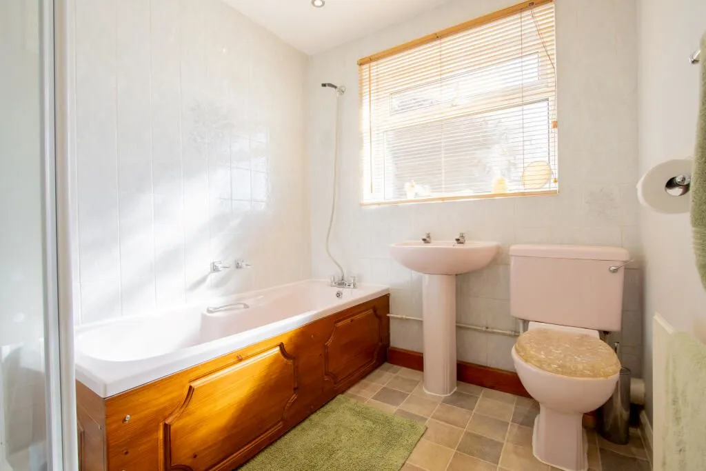 Outwood, Wakefield, West Yorkshire, WF1 2JY - Online Properties