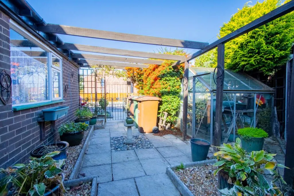 Outwood, Wakefield, West Yorkshire, WF1 2JY - Online Properties