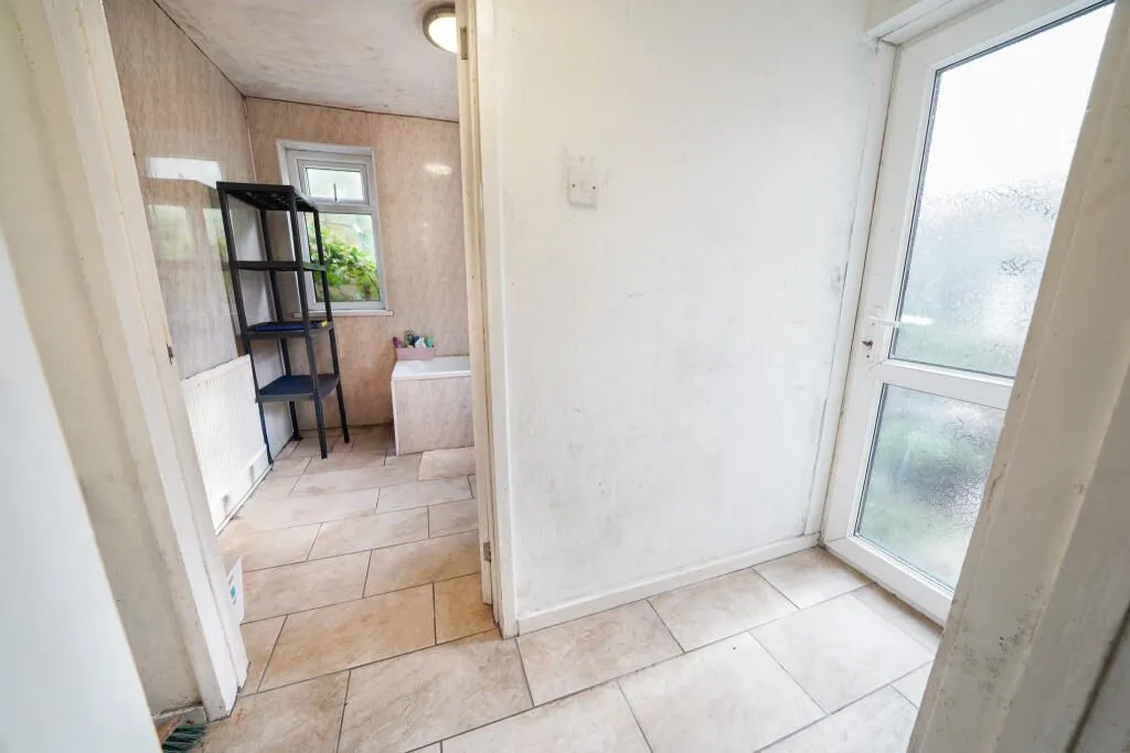 Neath, West Glamorgan, SA11 1NF - Online Properties