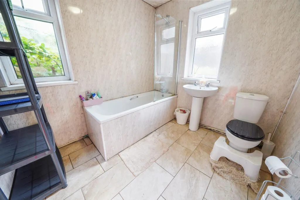 Neath, West Glamorgan, SA11 1NF - Online Properties