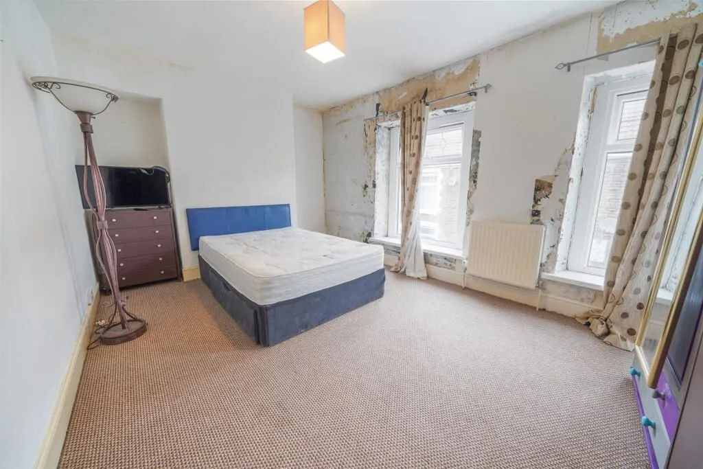 Neath, West Glamorgan, SA11 1NF - Online Properties