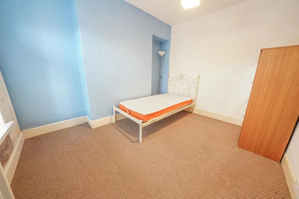 Neath, West Glamorgan, SA11 1NF - Online Properties