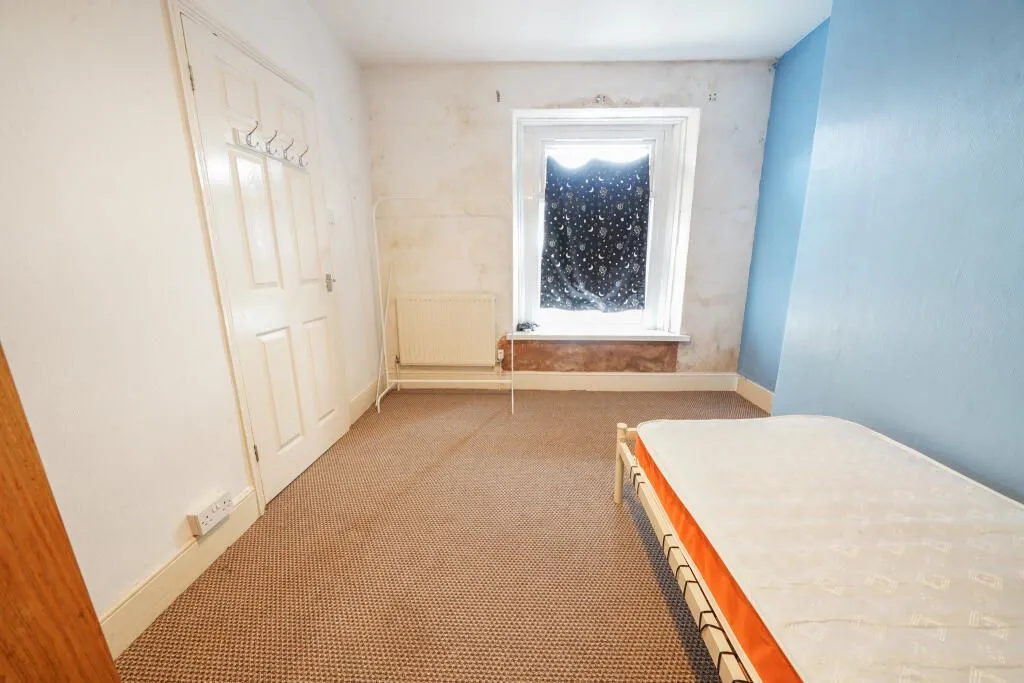 Neath, West Glamorgan, SA11 1NF - Online Properties