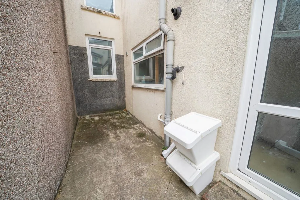 Neath, West Glamorgan, SA11 1NF - Online Properties