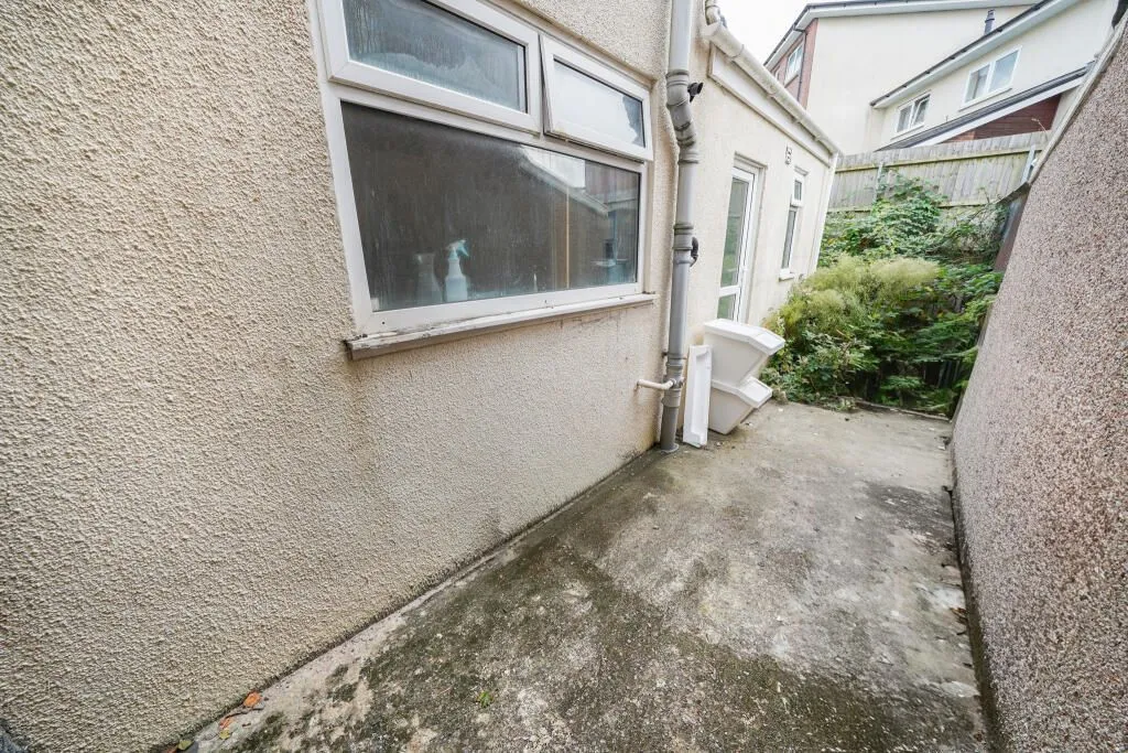 Neath, West Glamorgan, SA11 1NF - Online Properties