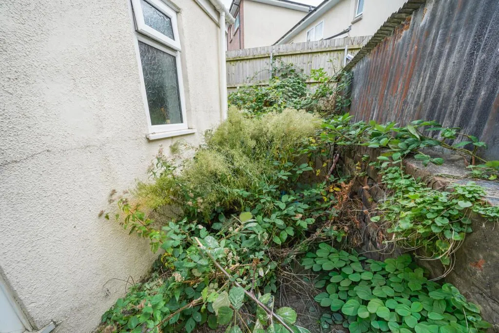 Neath, West Glamorgan, SA11 1NF - Online Properties