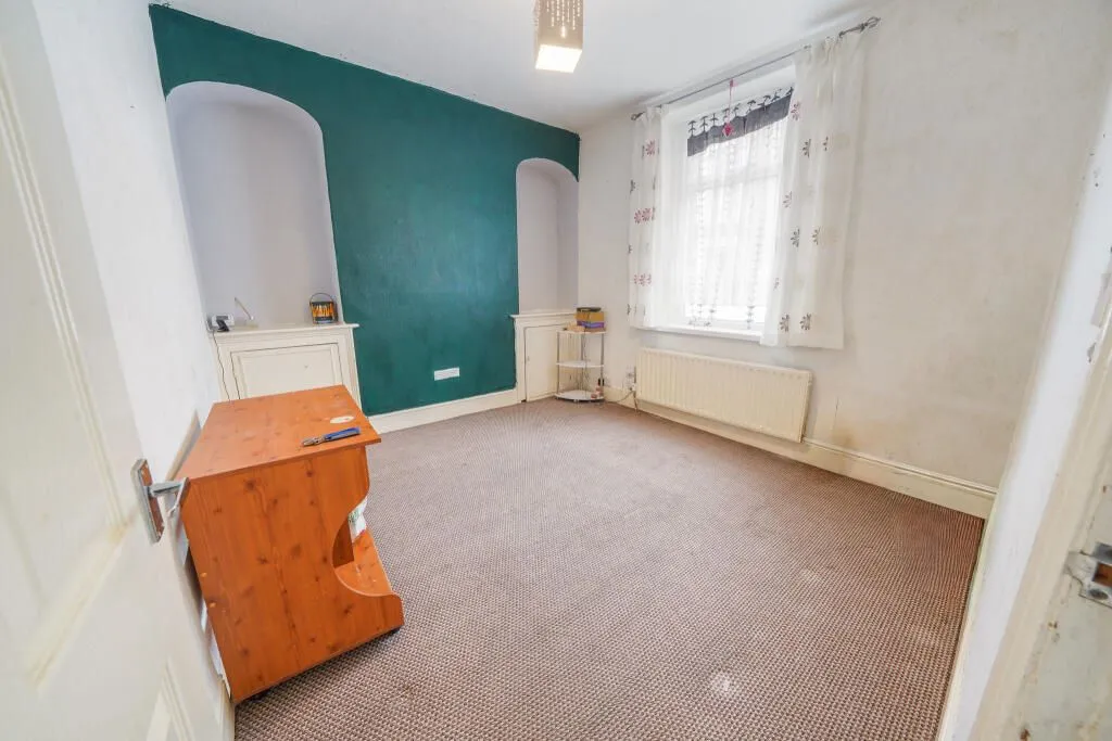 Neath, West Glamorgan, SA11 1NF - Online Properties
