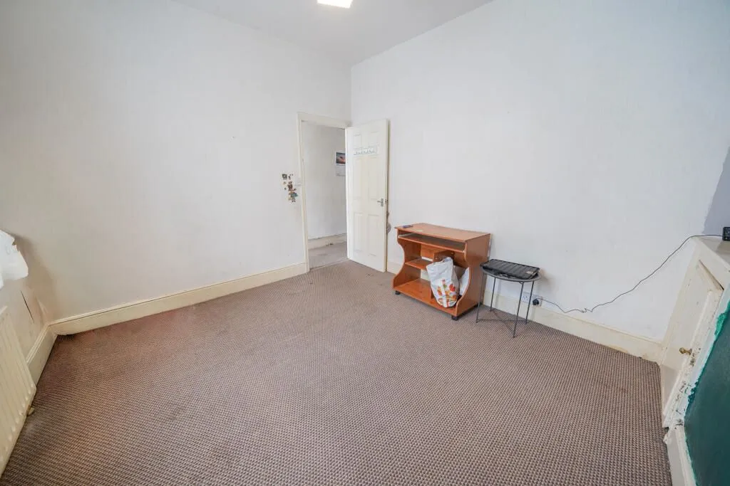 Neath, West Glamorgan, SA11 1NF - Online Properties