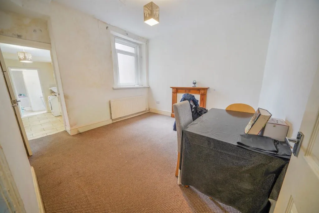 Neath, West Glamorgan, SA11 1NF - Online Properties